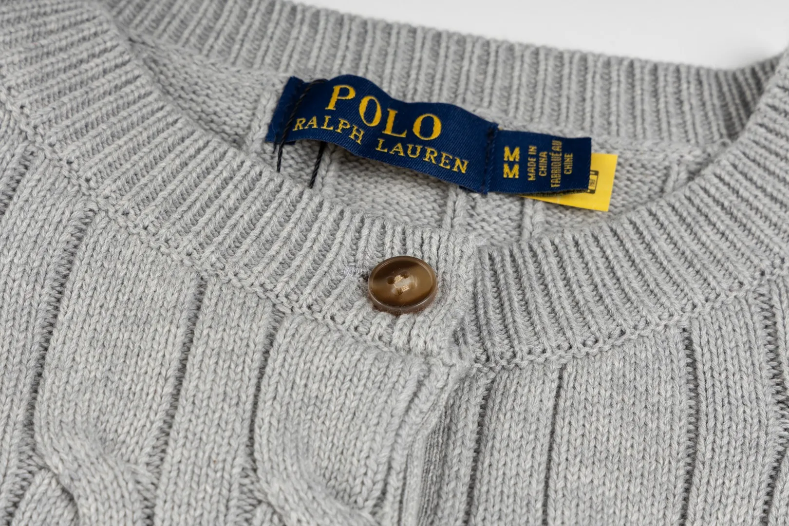 P230 #R93 RALPH LAUREN Ralph Lauren twelve colors classic small label embroidery logo seven-button knitted cable cardigan sweater women's top, high-density LOGO embroidery on the chest, original customization of tag accessories. Made of pure cotton yarn, pure cotton is skin-friendly and comfortable, small label war horse embroidered twist button cardigan sweater 🐎 high quality, follow the blogger to learn how to wear it! Let’s buy a Ralph Lauren cable sweater. It’s a super hard-to-find series after it became popular. It’s hard to find one on the official website. It’s simple and practical to wear, with a lazy and loose feel. The thickened fabric has more texture, feels soft and delicate, and has a loose fit. Whether worn alone or layered, you can wear different styles of fashion with just one piece!   Size: